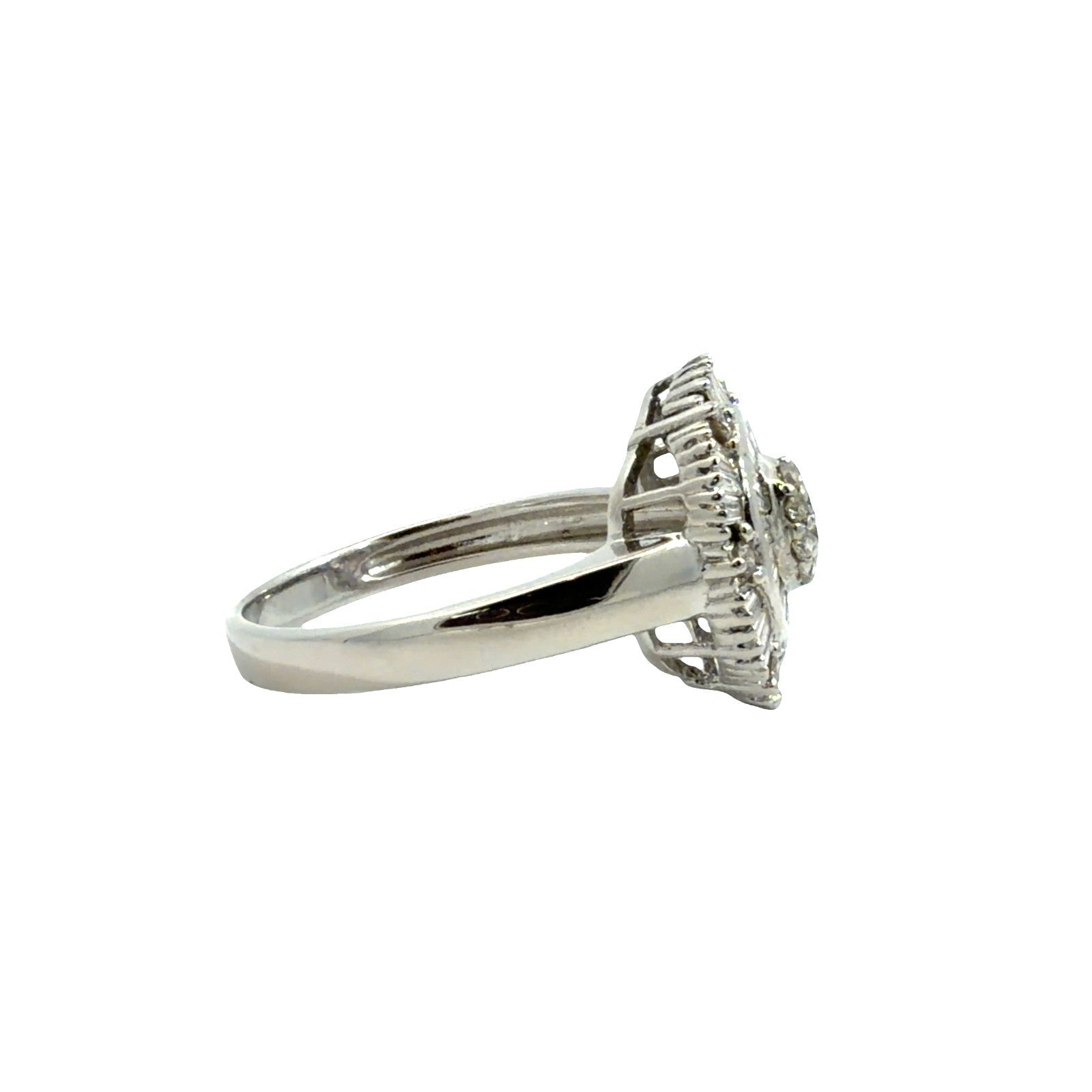 18k White Gold 0.65ctw Diamond Cluster Cocktail Ring Size 6.51