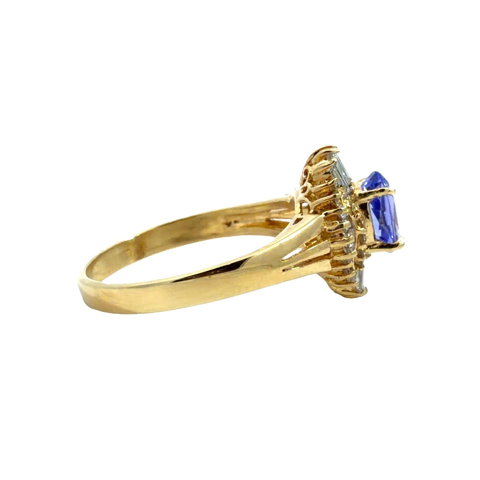 18k Yellow Gold Ring with 0.90 ctw Oval Tanzanite and 0.60ctw Diamonds Size 6.753
