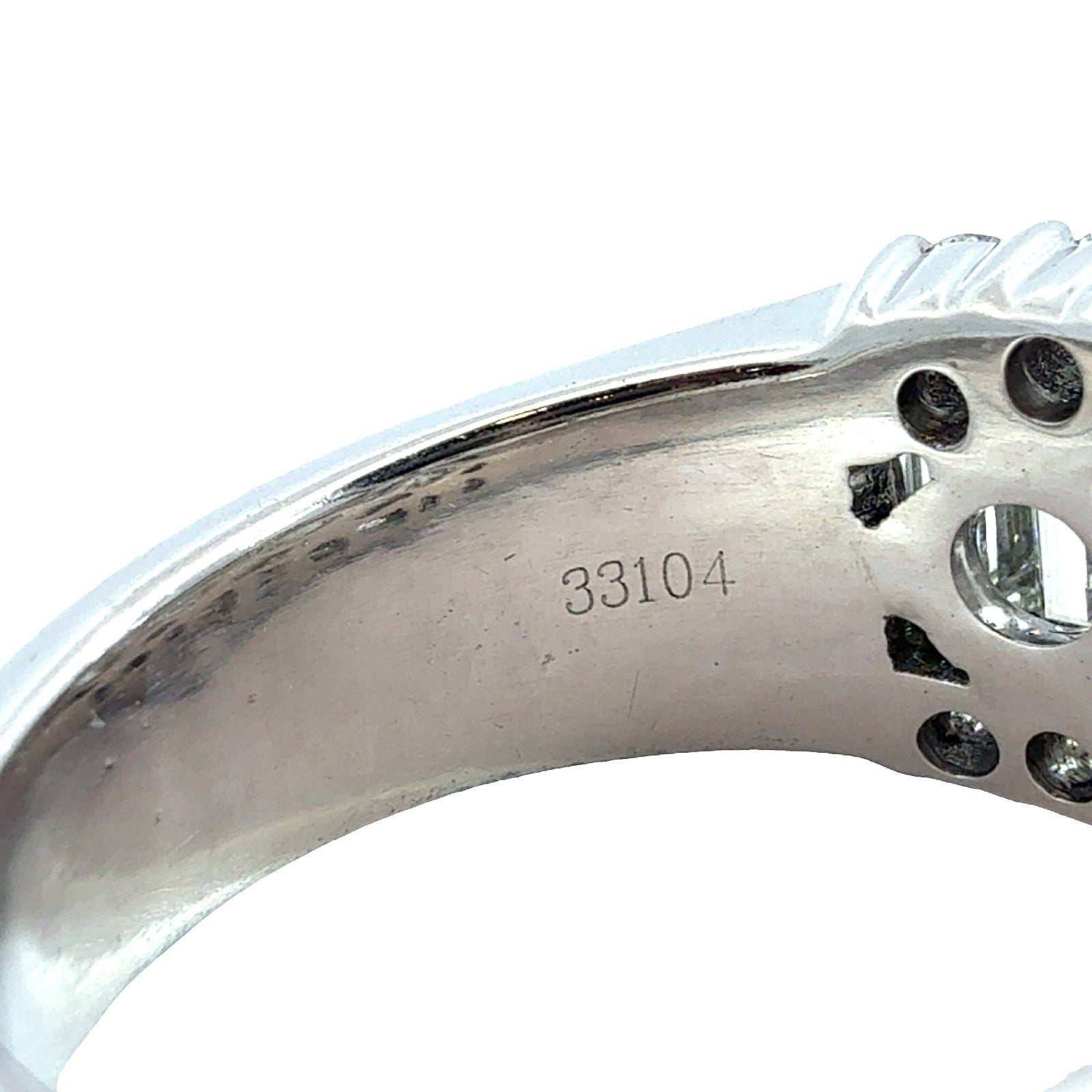 18k White Gold 2.39ctw Baguette and Round Cut Diamond Band Ring Size 5.756