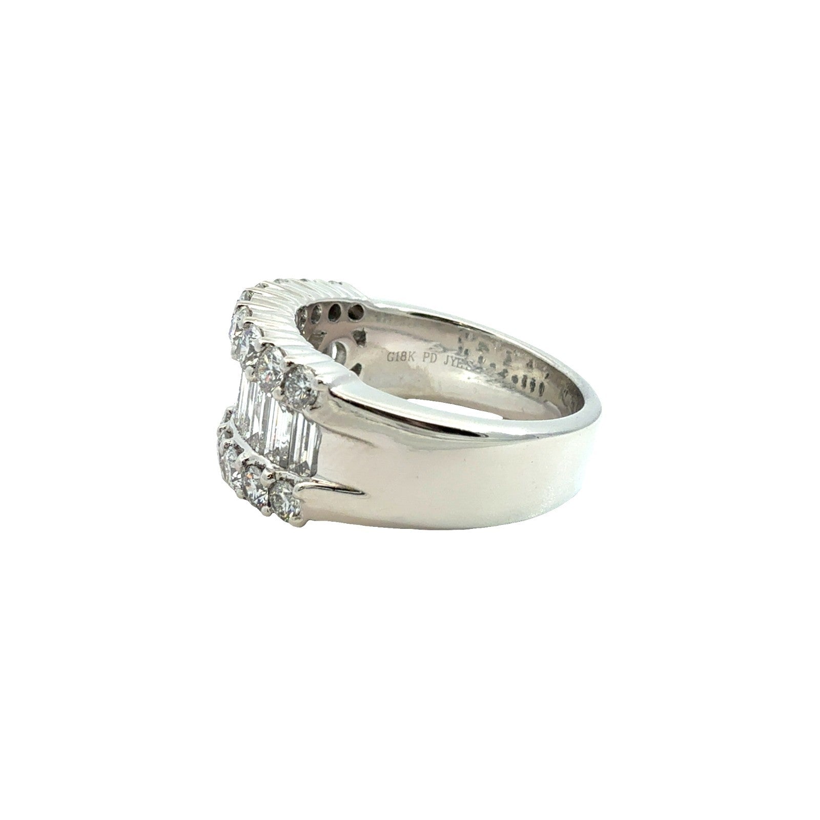 18k White Gold 2.39ctw Baguette and Round Cut Diamond Band Ring Size 5.754