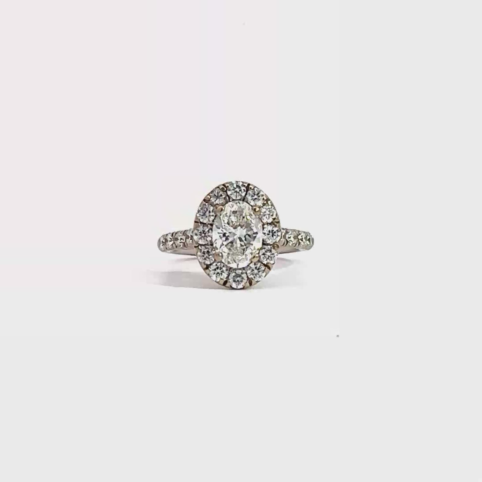 Vintage 18k White Gold 1.00ctw Oval Center Diamond Engagement Ring
