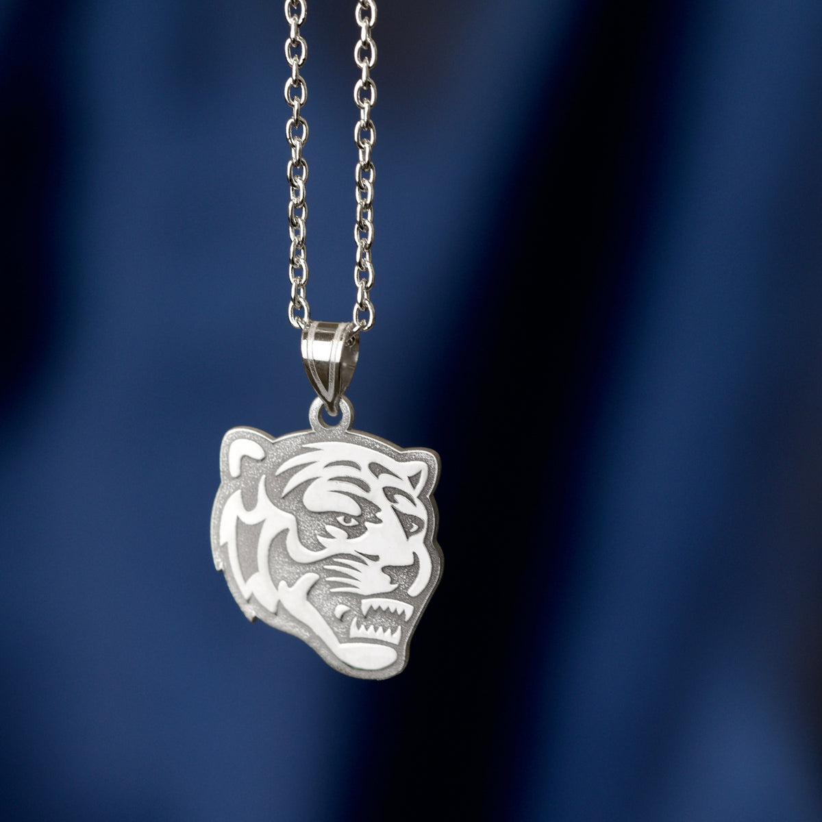 Memphis Tigers 14k White Gold Tiger Head Necklace (Large)