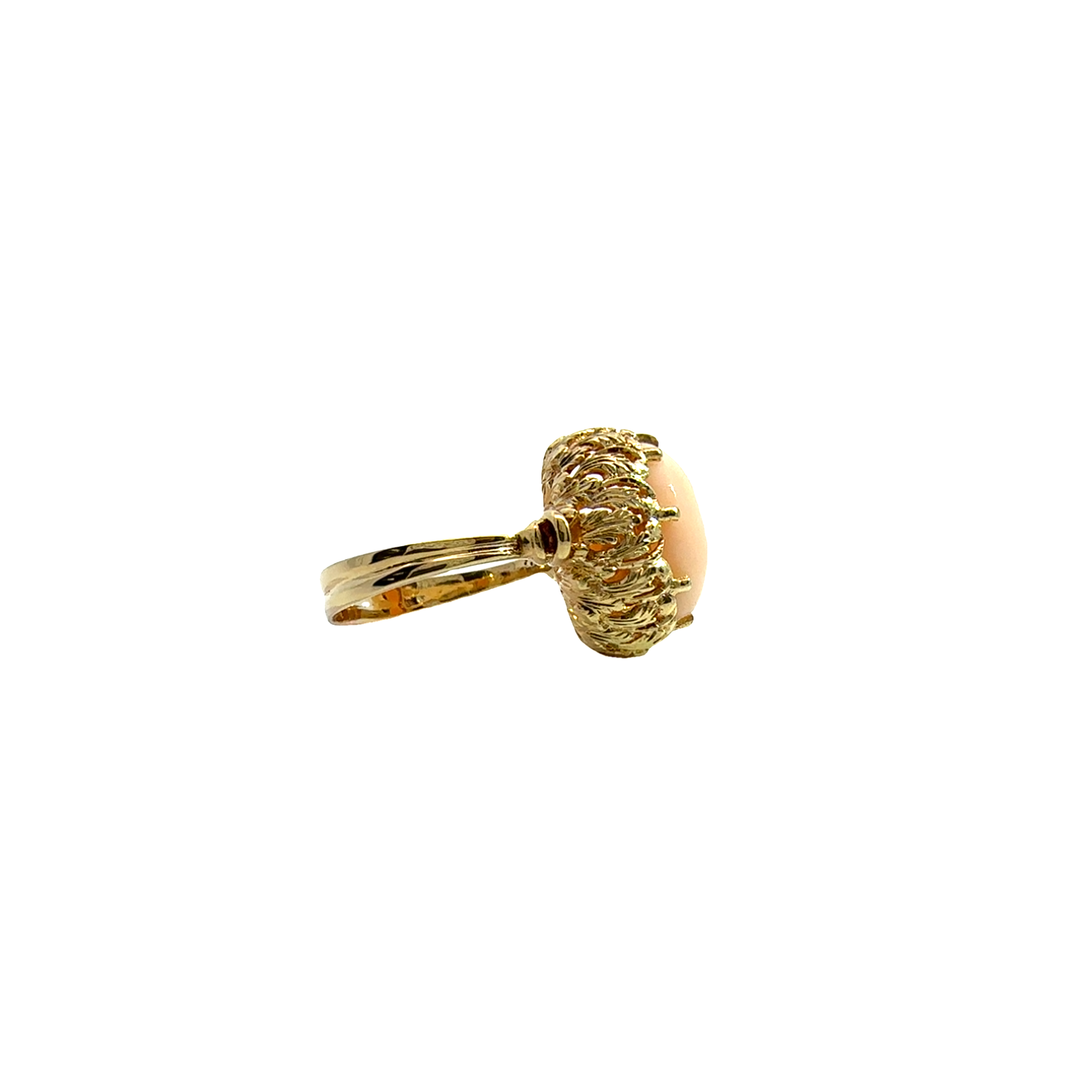 Vintage 18k Yellow Gold Angel Skin Coral Ring