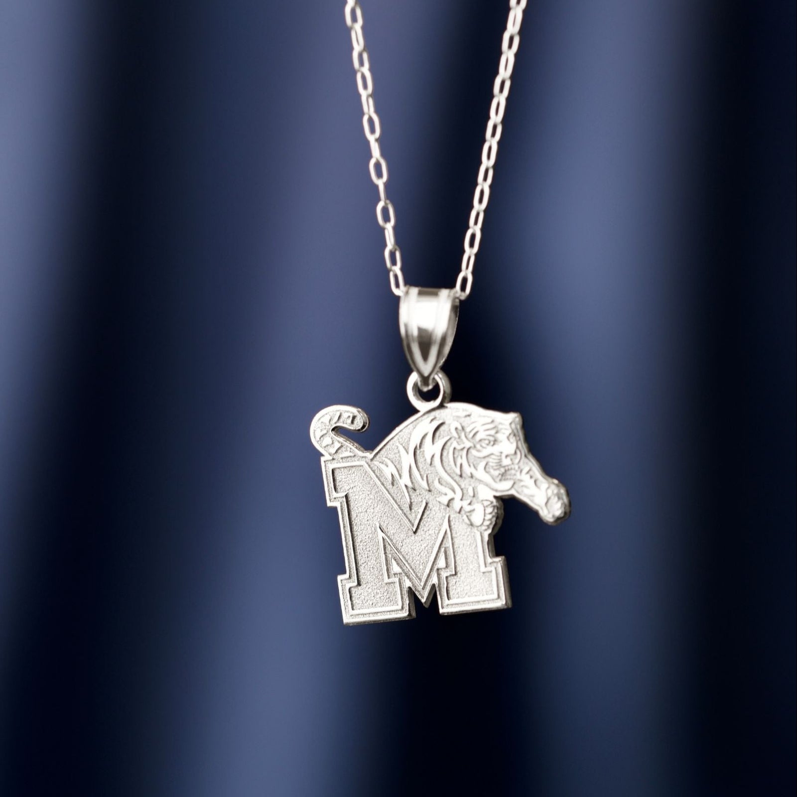 Memphis Tigers 14k White Gold Crest Necklace (Medium)