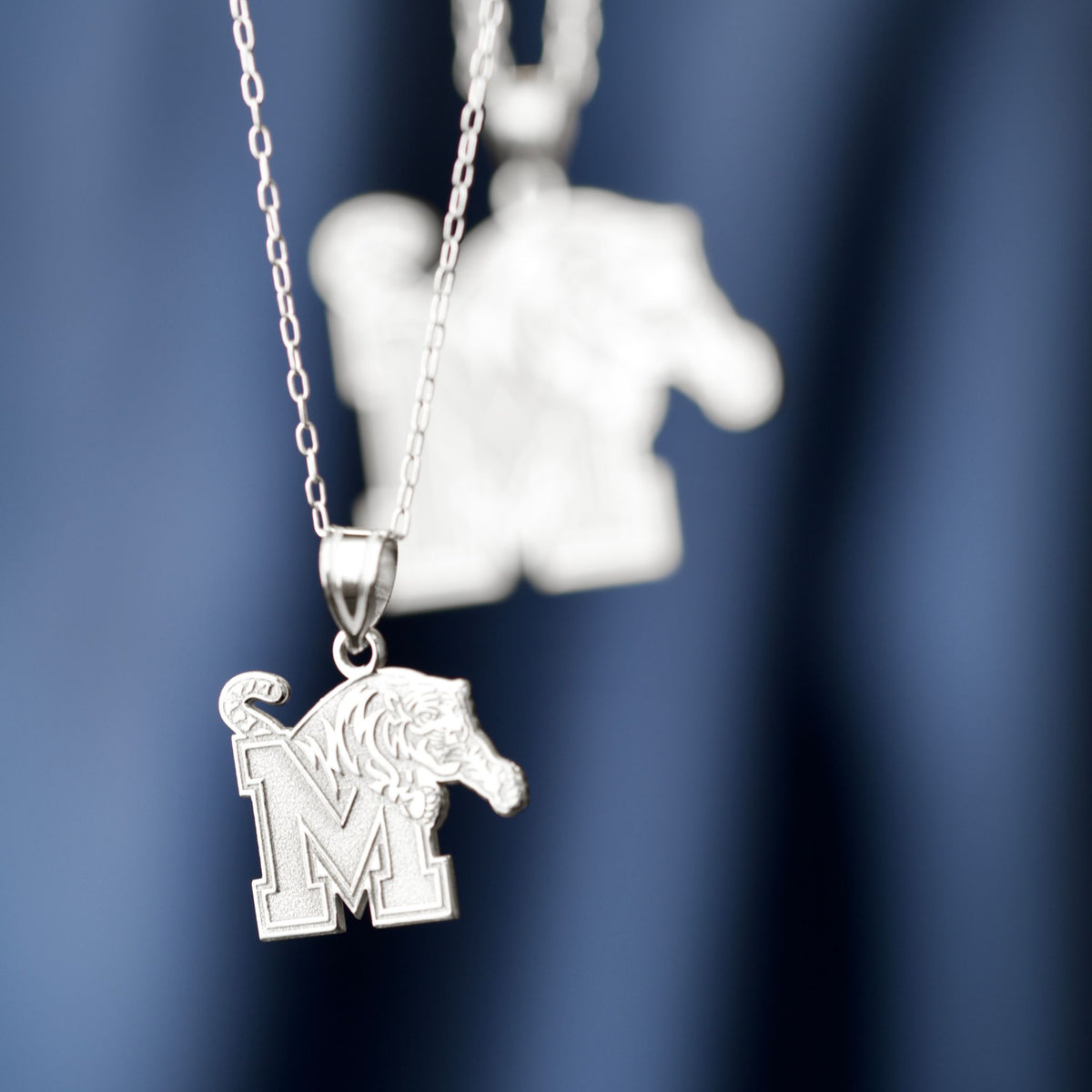 Memphis Tigers 14k White Gold Crest Necklace (Medium)
