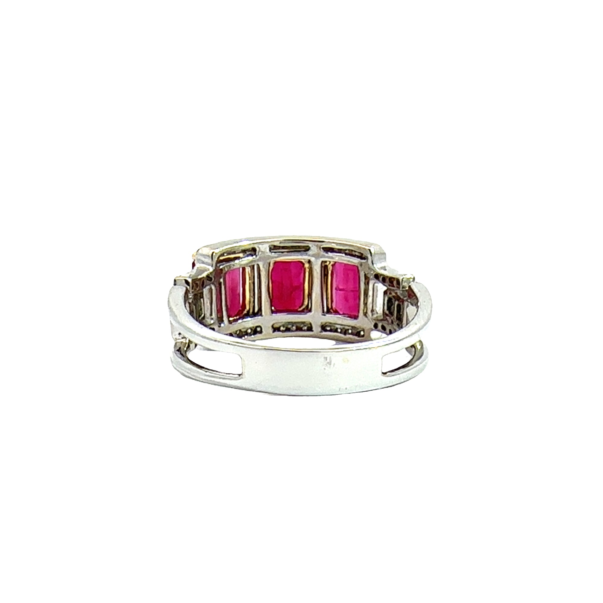 Vintage 18k Yellow Gold 3.40ctw Ruby and 0.55ctw Diamond Ring