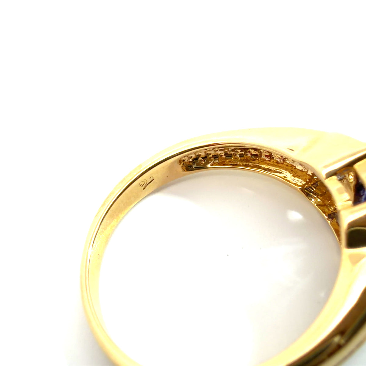 Vintage 18k Yellow Gold 1.20ctw Tanzanite and 0.04ctw Diamond Ring