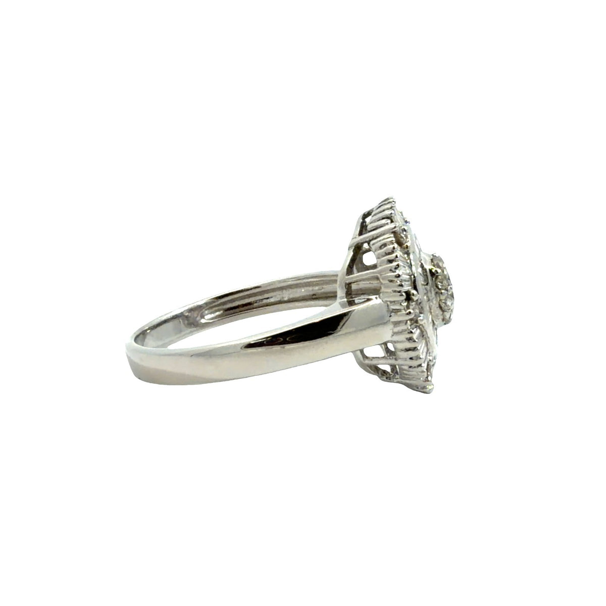 18k White Gold 0.65ctw Diamond Cluster Cocktail Ring Size 6.51
