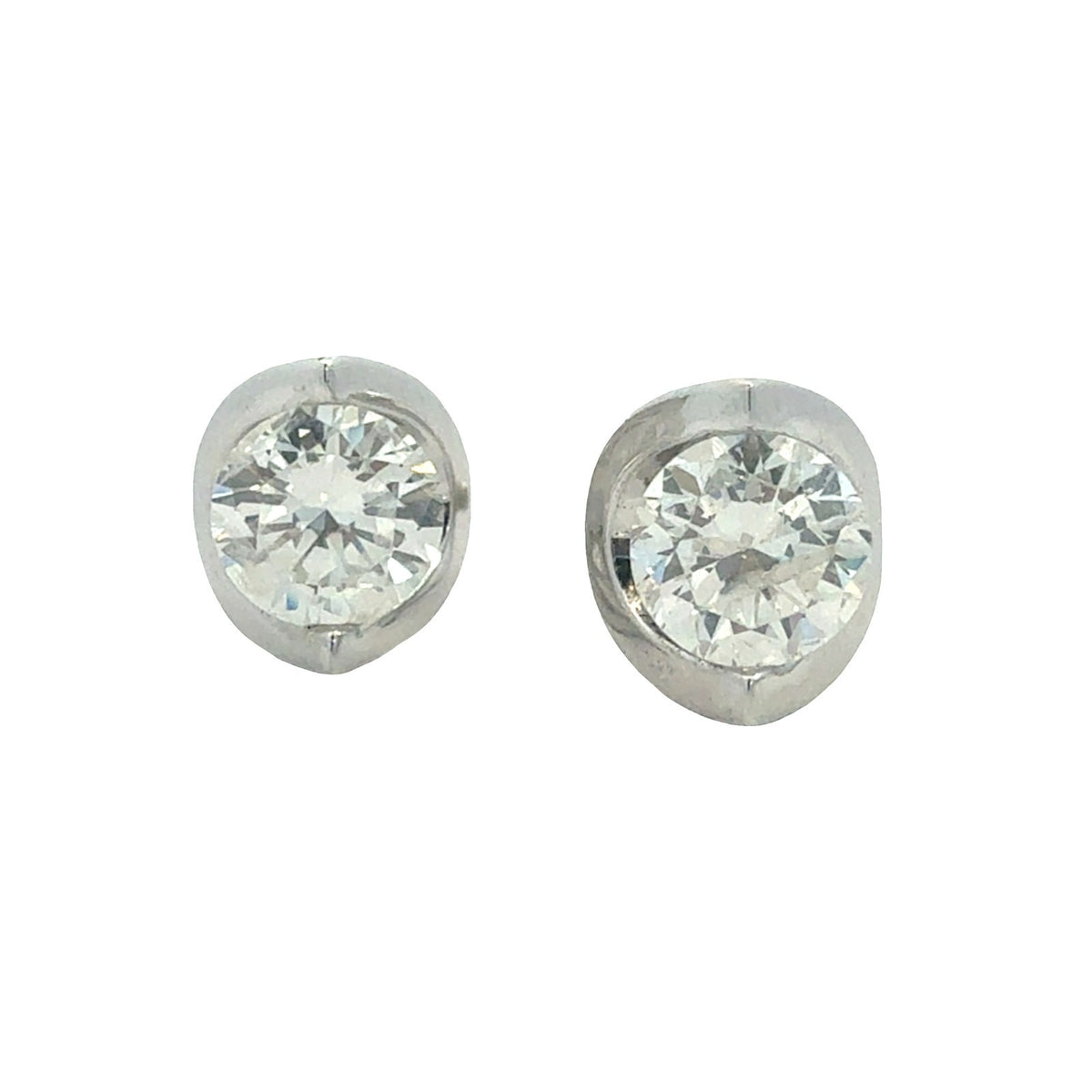 14k White Gold and 0.92ctw Diamond Stud Earrings0