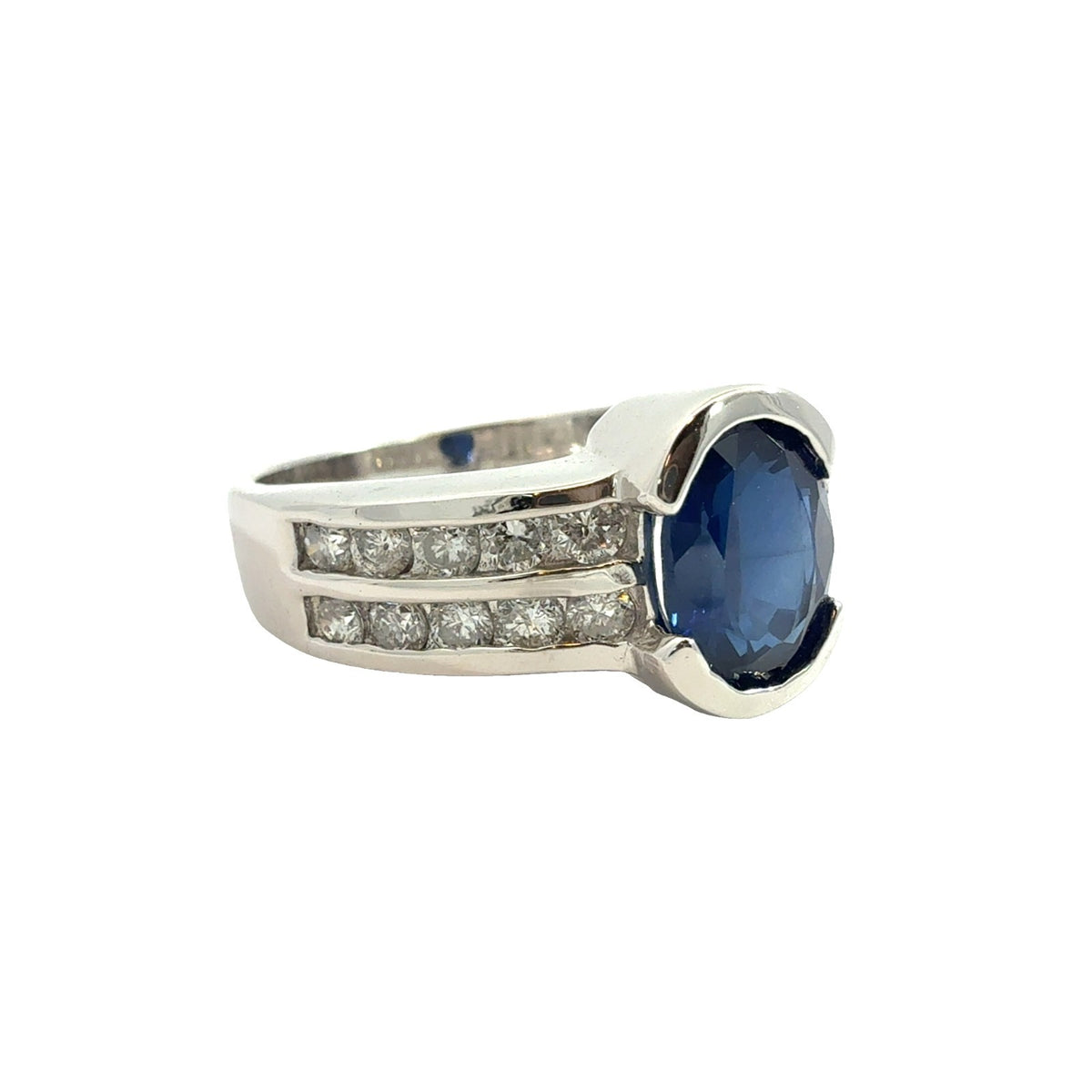14k White Gold 0.57ctw Diamond and 1.48ctw Oval Sapphire Ring Size 61