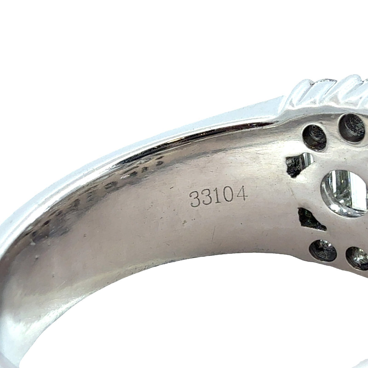 18k White Gold 2.39ctw Baguette and Round Cut Diamond Band Ring Size 5.756