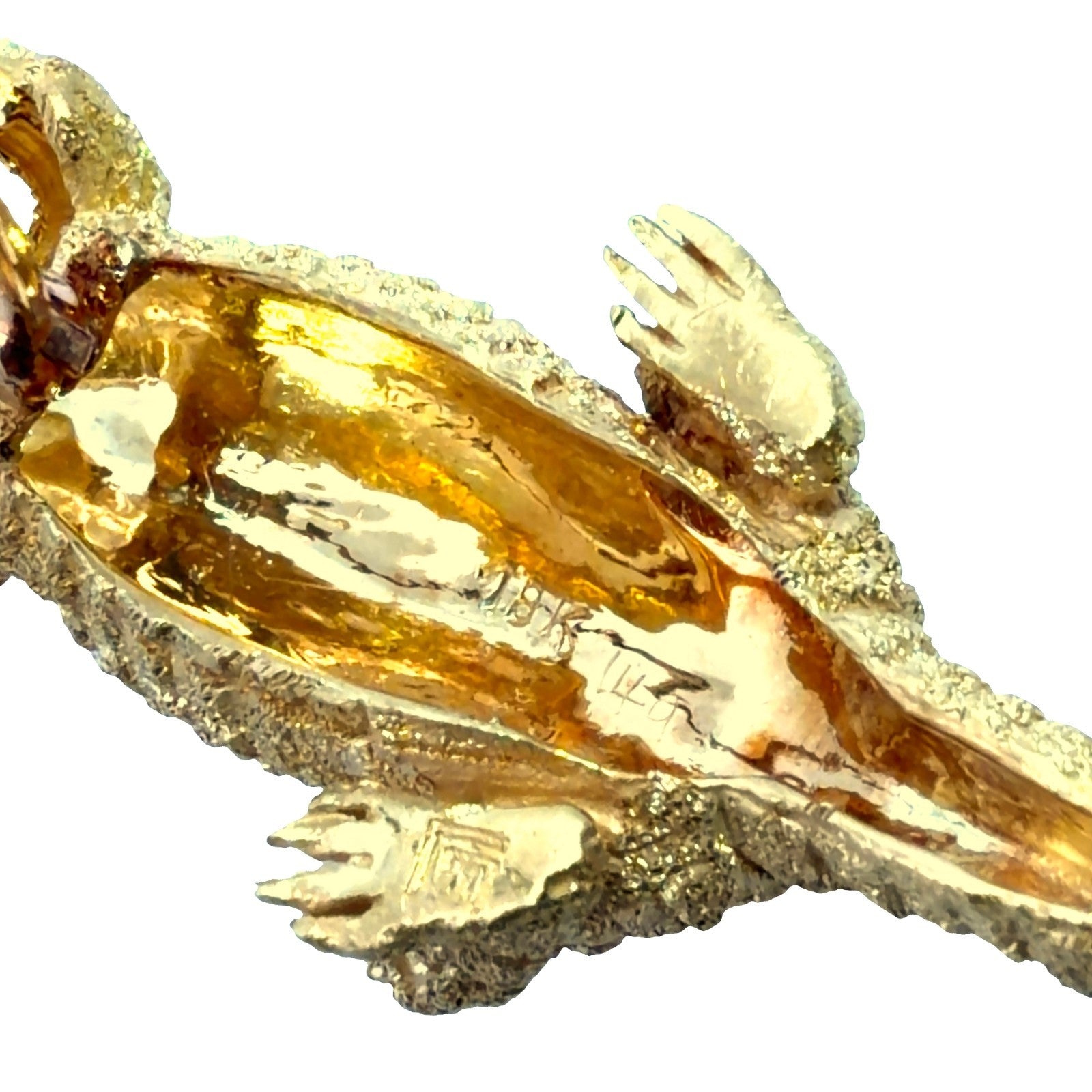 18k Stamped Yellow Gold Crocodile Brooch with Ruby and Diamond5