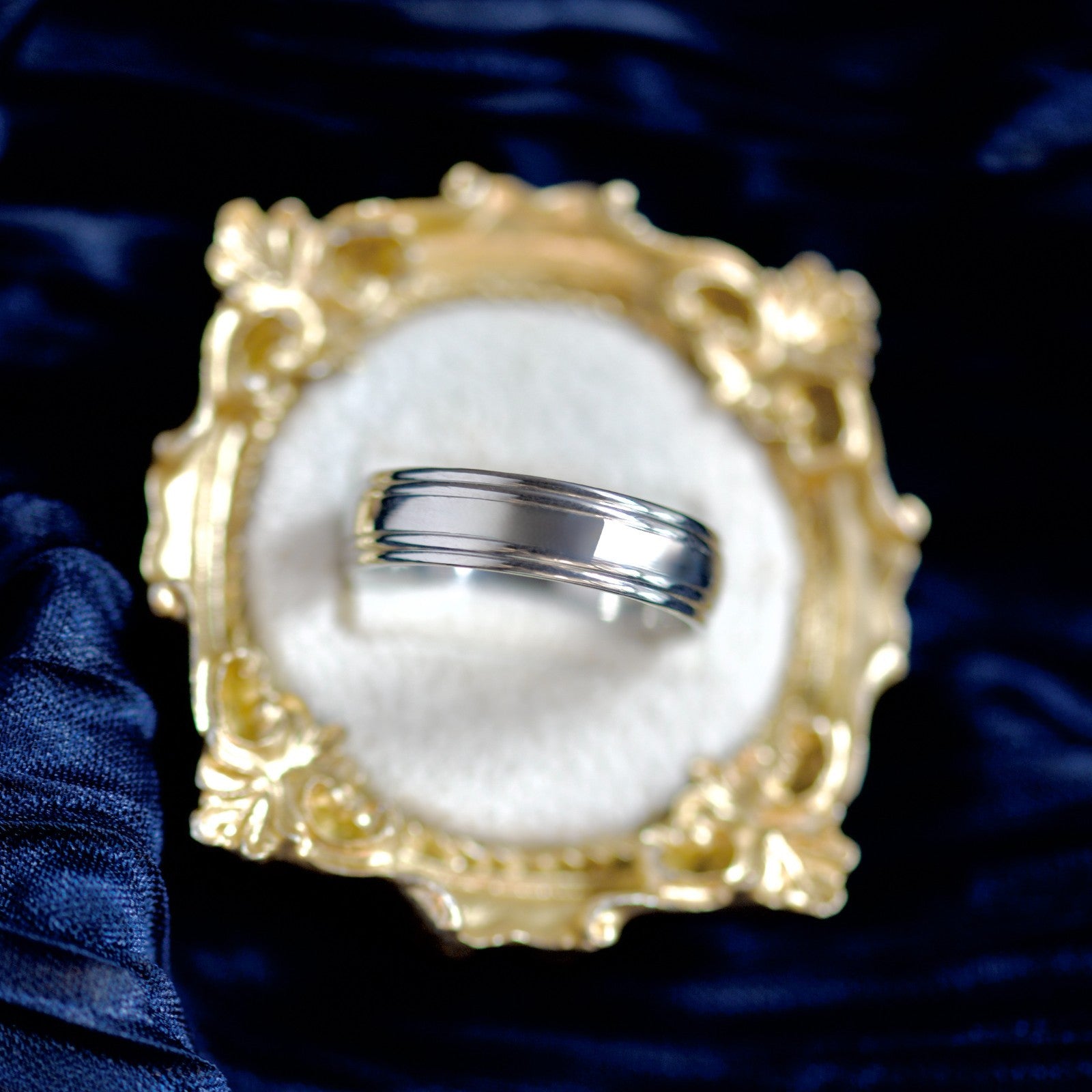 Men's Platinum Grooved Wedding Band0