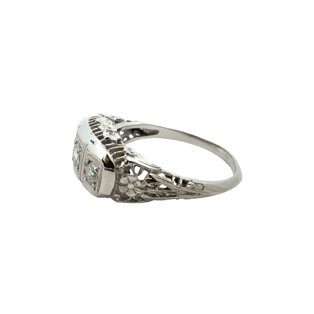 Vintage 14k White Gold Filigree 0.36ctw Three Diamond Dome Ring Size 6.54