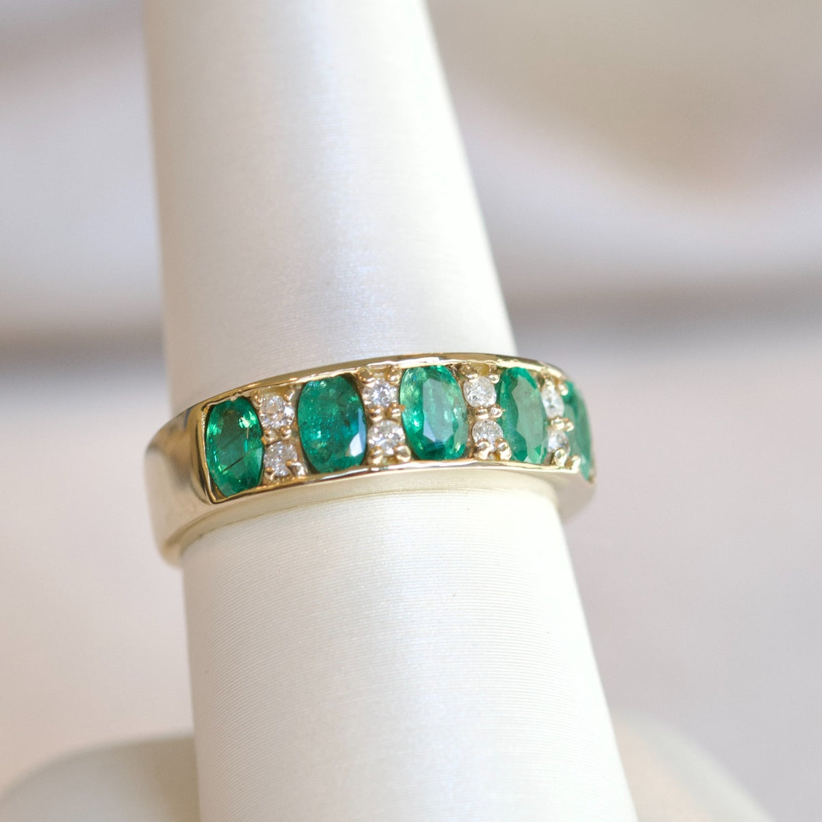 Vintage 14k Yellow Gold 0.90cttw Emerald and 0.16cttw Diamond Band Ring0