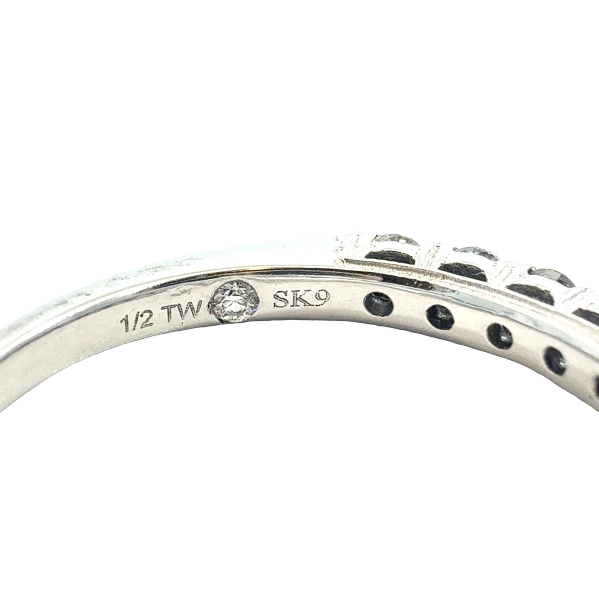 10k White Gold 0.50cttw Diamond Half-Eternity Wedding Band Ring Size 64