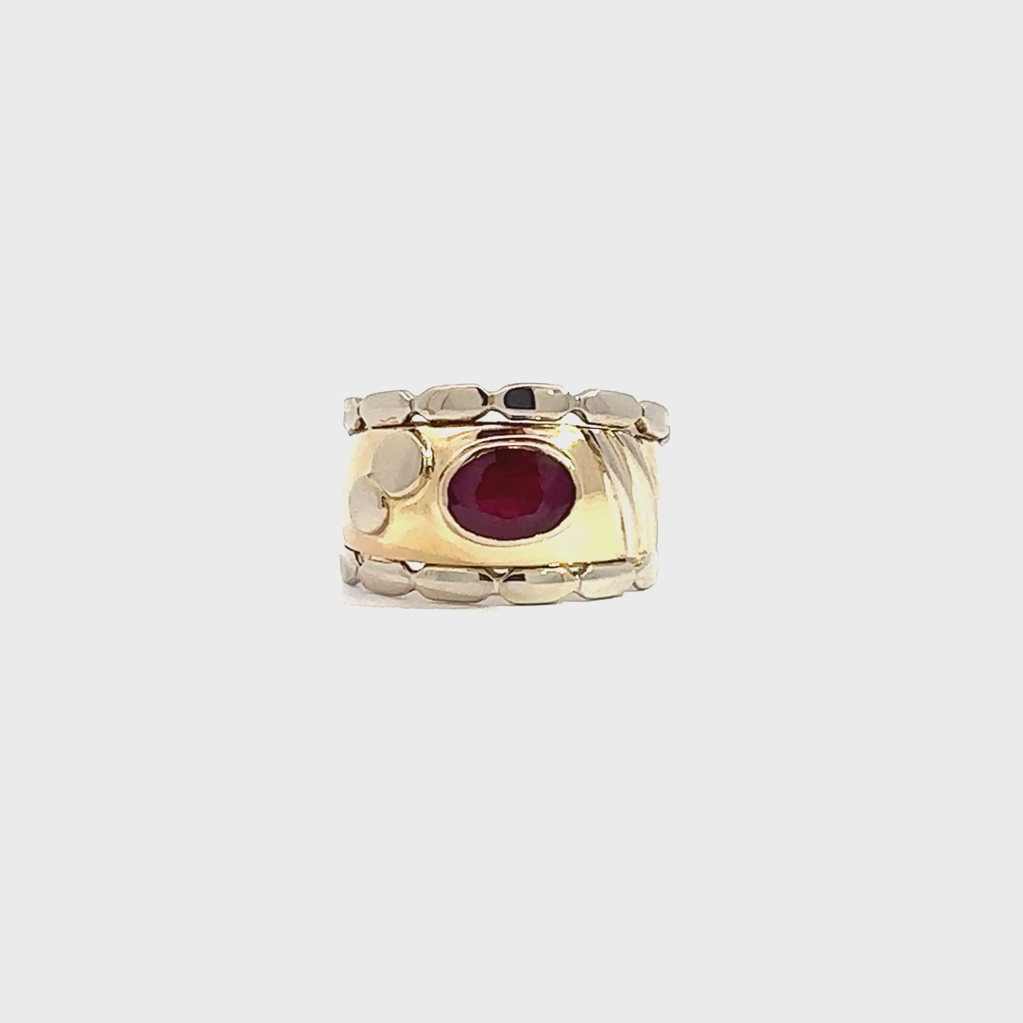 Vintage 18k Yellow Gold and 0.93ctw Ruby Ring
