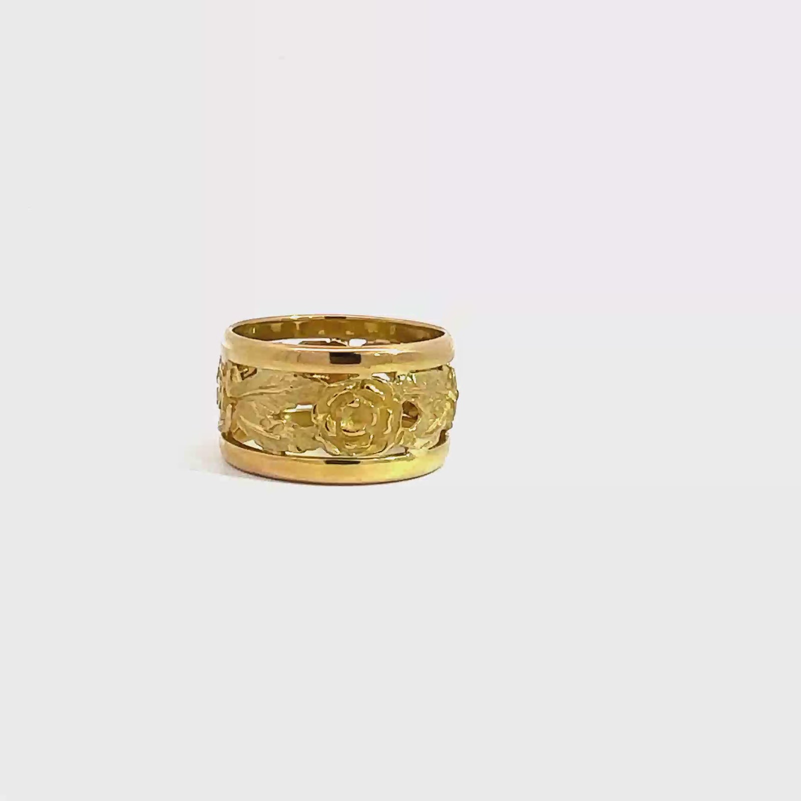 Vintage 18k Yellow Gold Italian Rose Motif Band